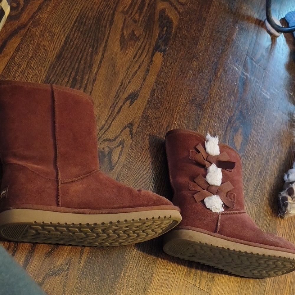 Cozy Brown Suede Boots with Pom-Poms